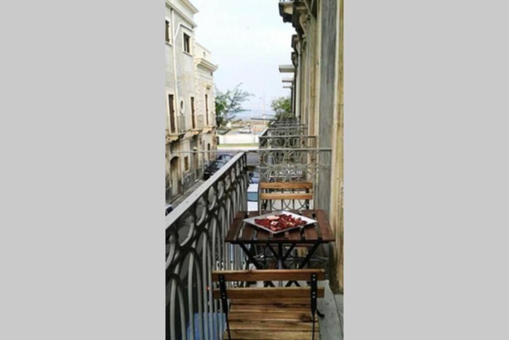 Three Rooms Near Central Station Катания Екстериор снимка